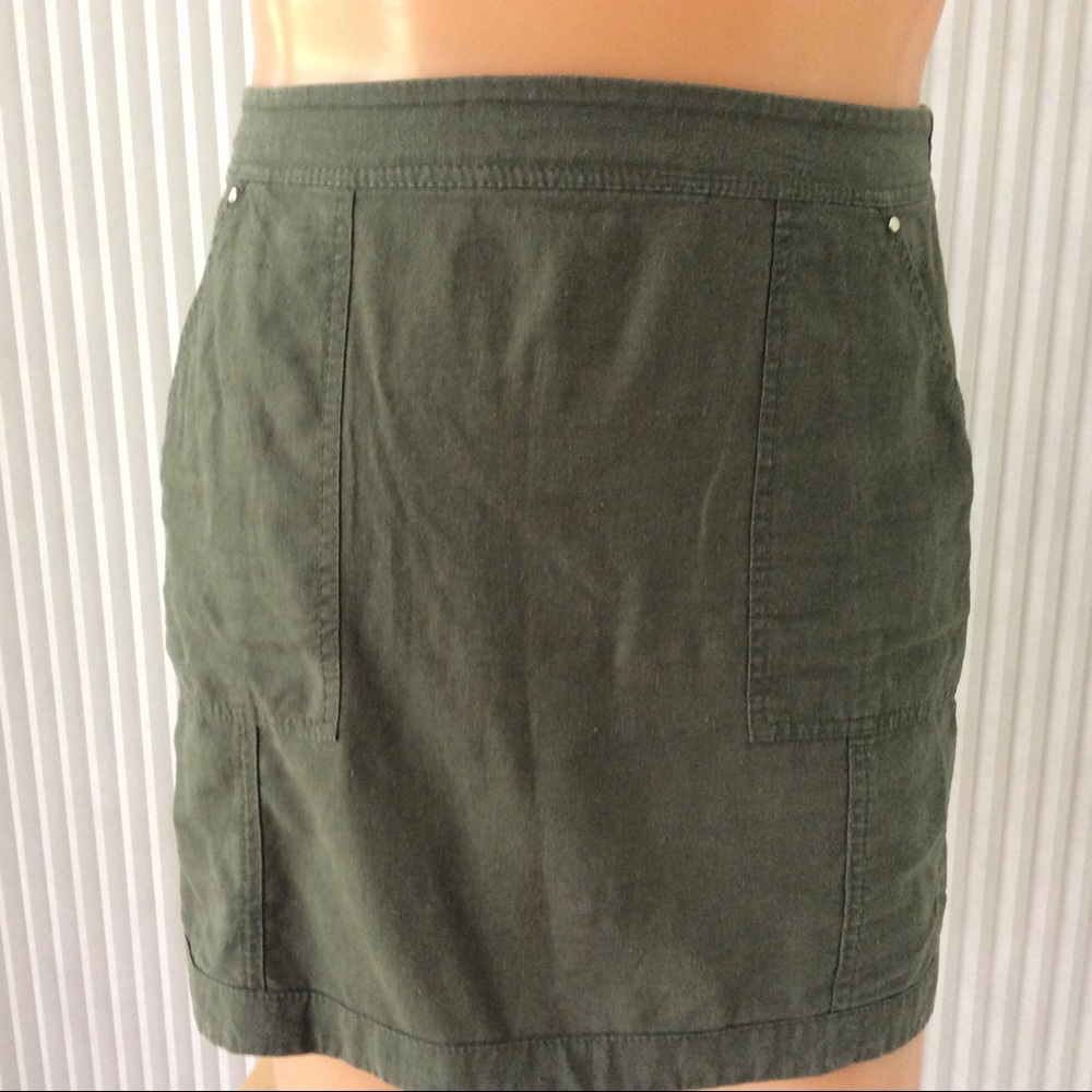 White House Black Market skirt, size 6